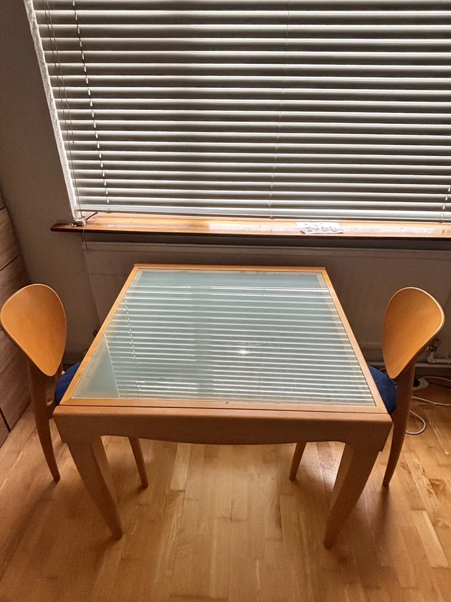 Extendable Dining table with Chairs - Image 1