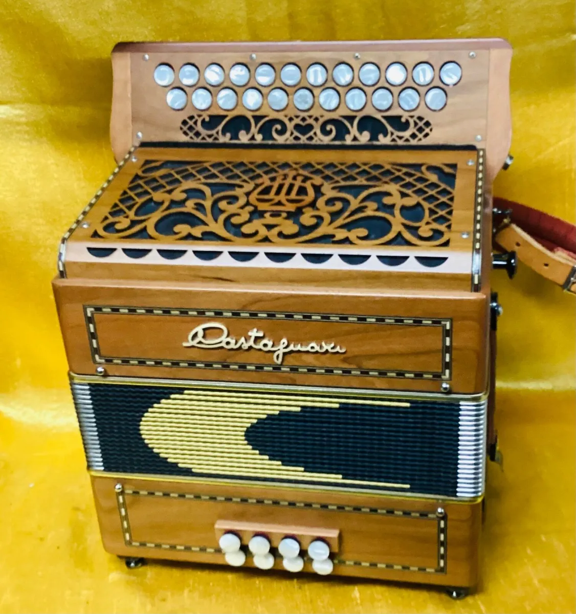 USED DINN III C#/D CASTAGNARI 3 VOICE ACCORDION - Image 1
