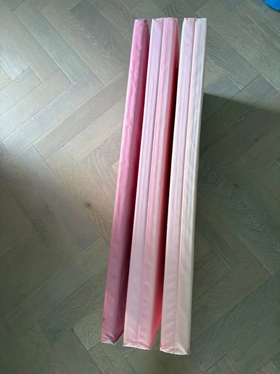 Foldable gymnastics mat - Image 1