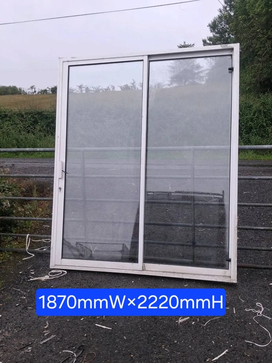 SLIDING PATIO DOOR