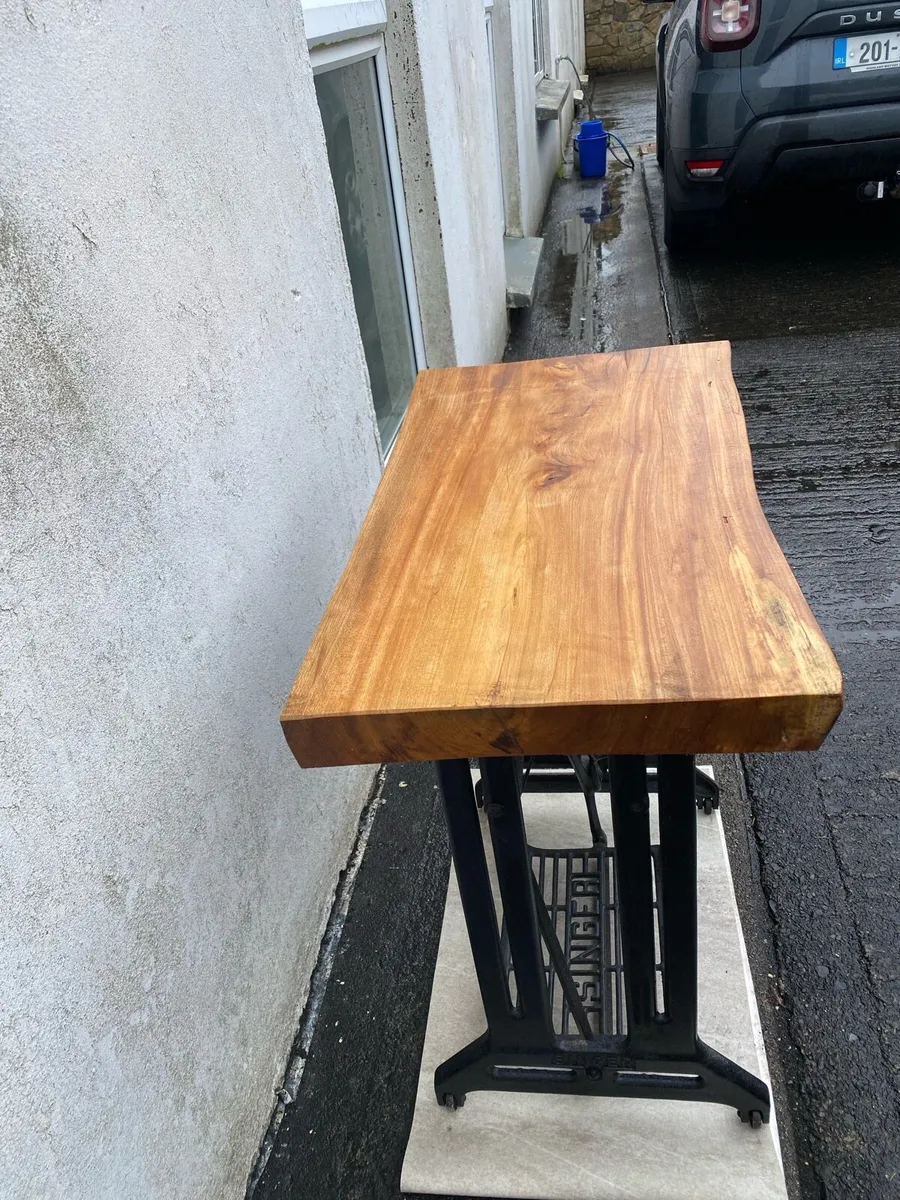 Singer sewing machine table - Image 1