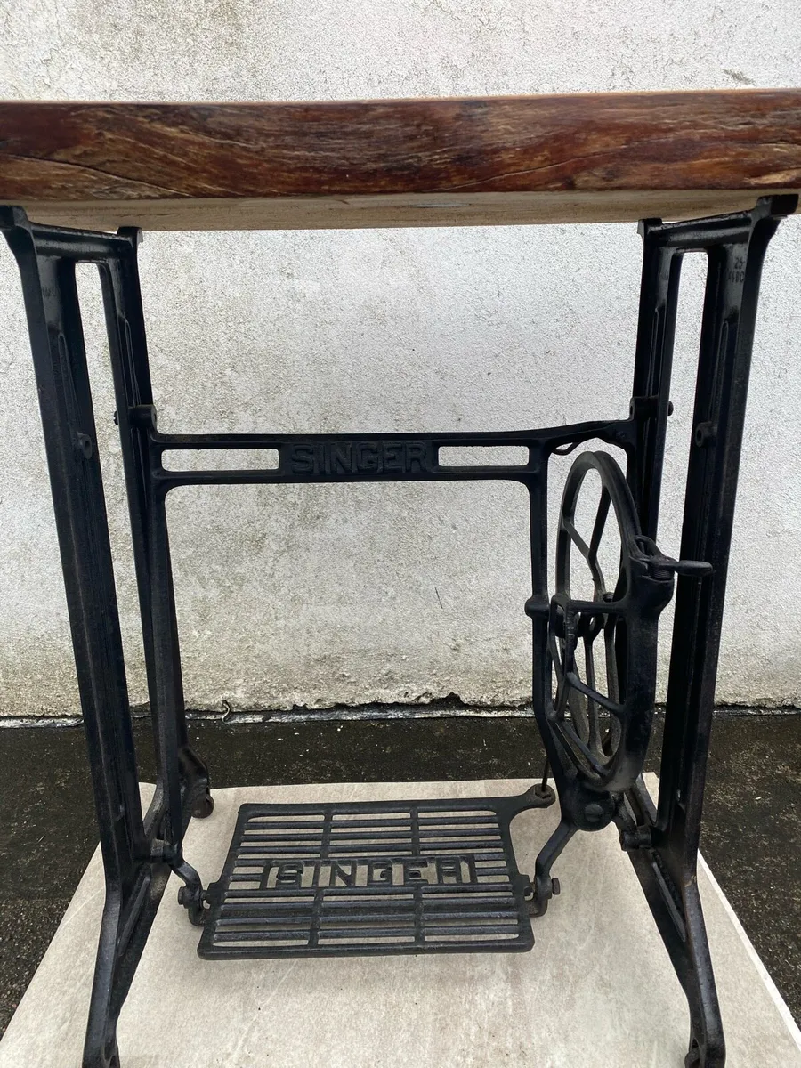 Singer sewing machine table - Image 3