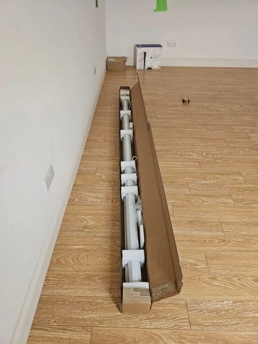 Projector Screen  100 inch moterized - Image 2