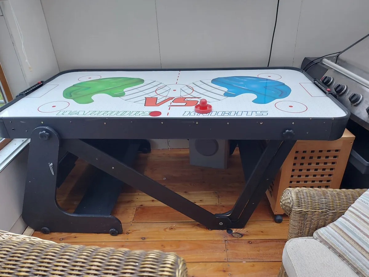 Air hockey table - Image 2