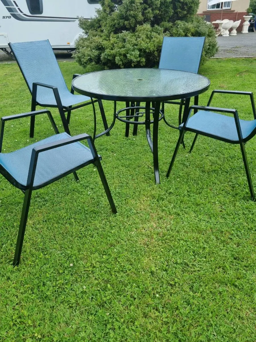 Garden table and 4 chairs - Image 1
