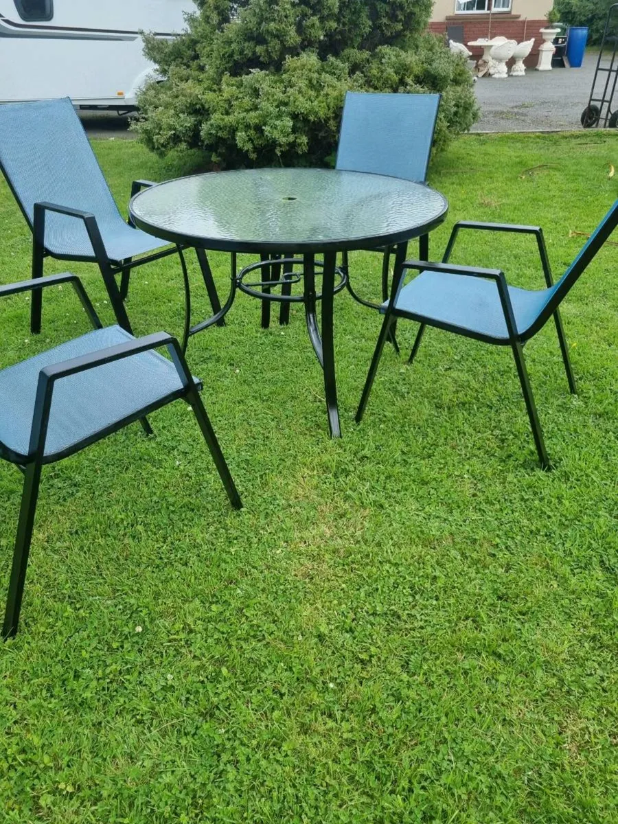 Garden table and 4 chairs - Image 3