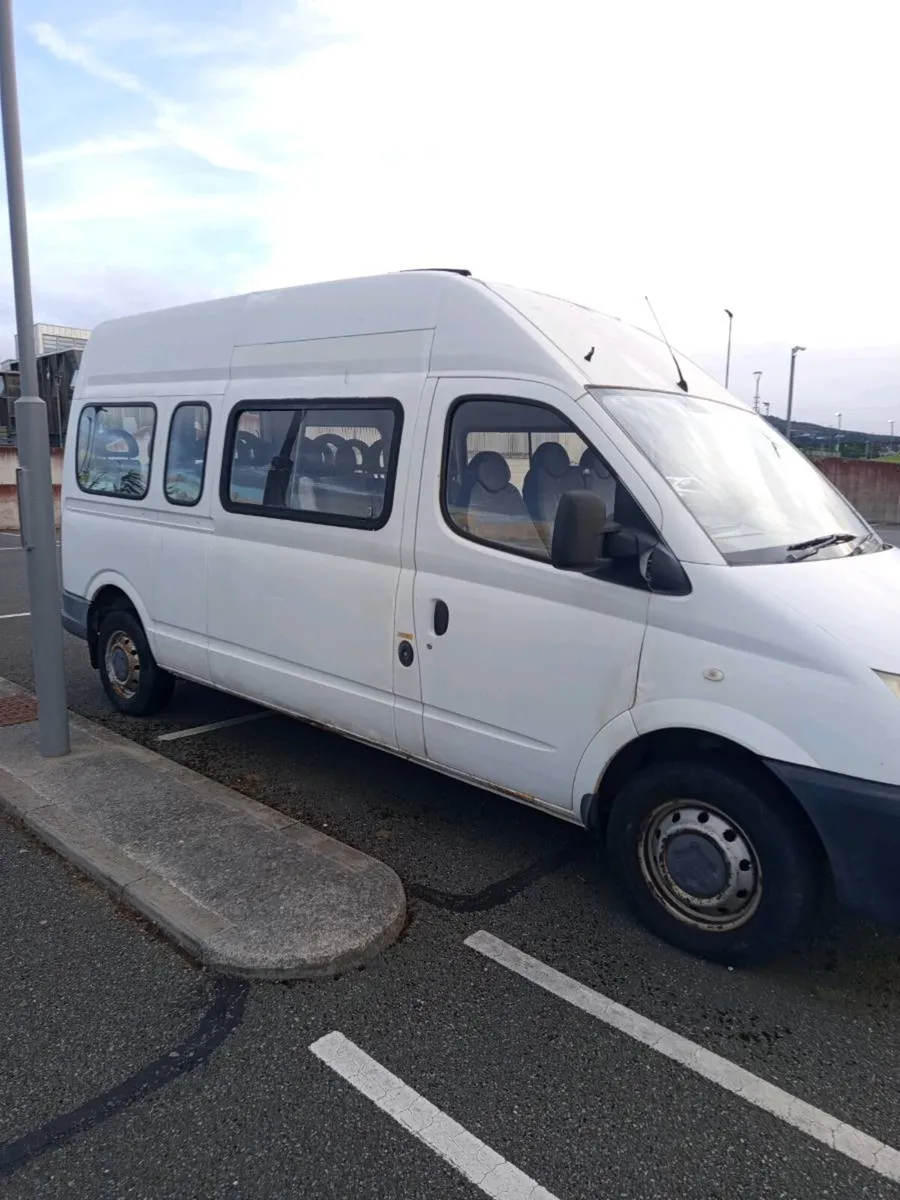 Mini bus - Image 1