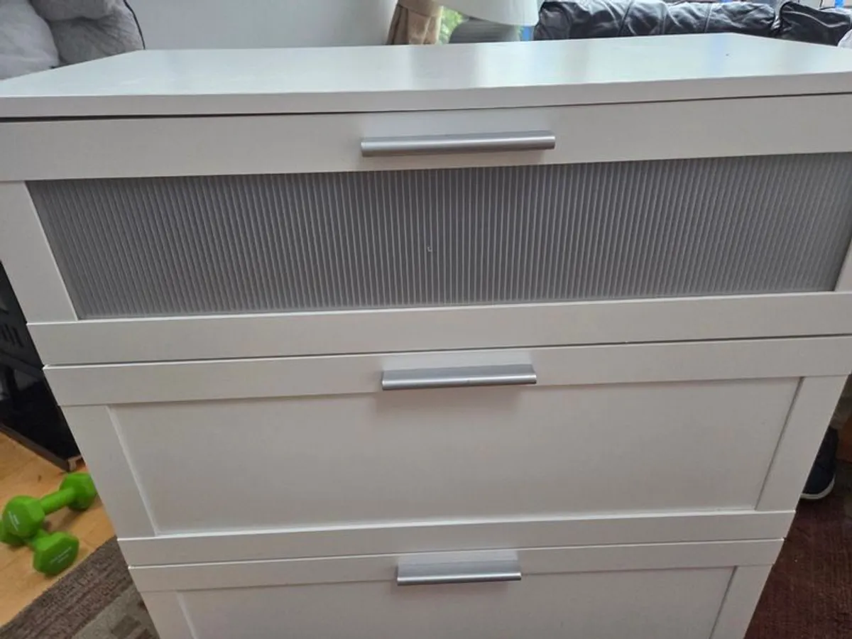 3 drawer brimnes chest of drawers - Image 1