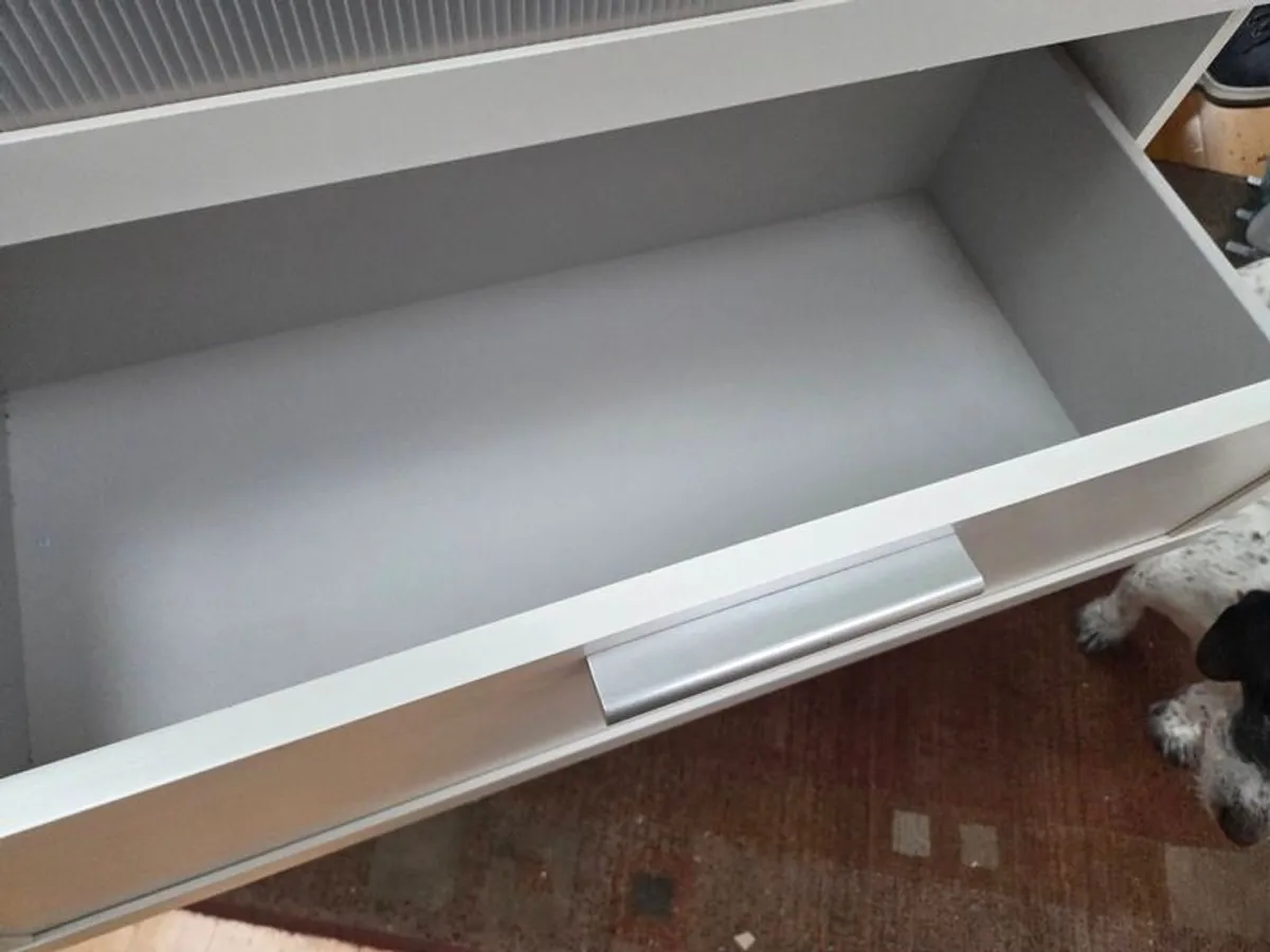 3 drawer brimnes chest of drawers - Image 2