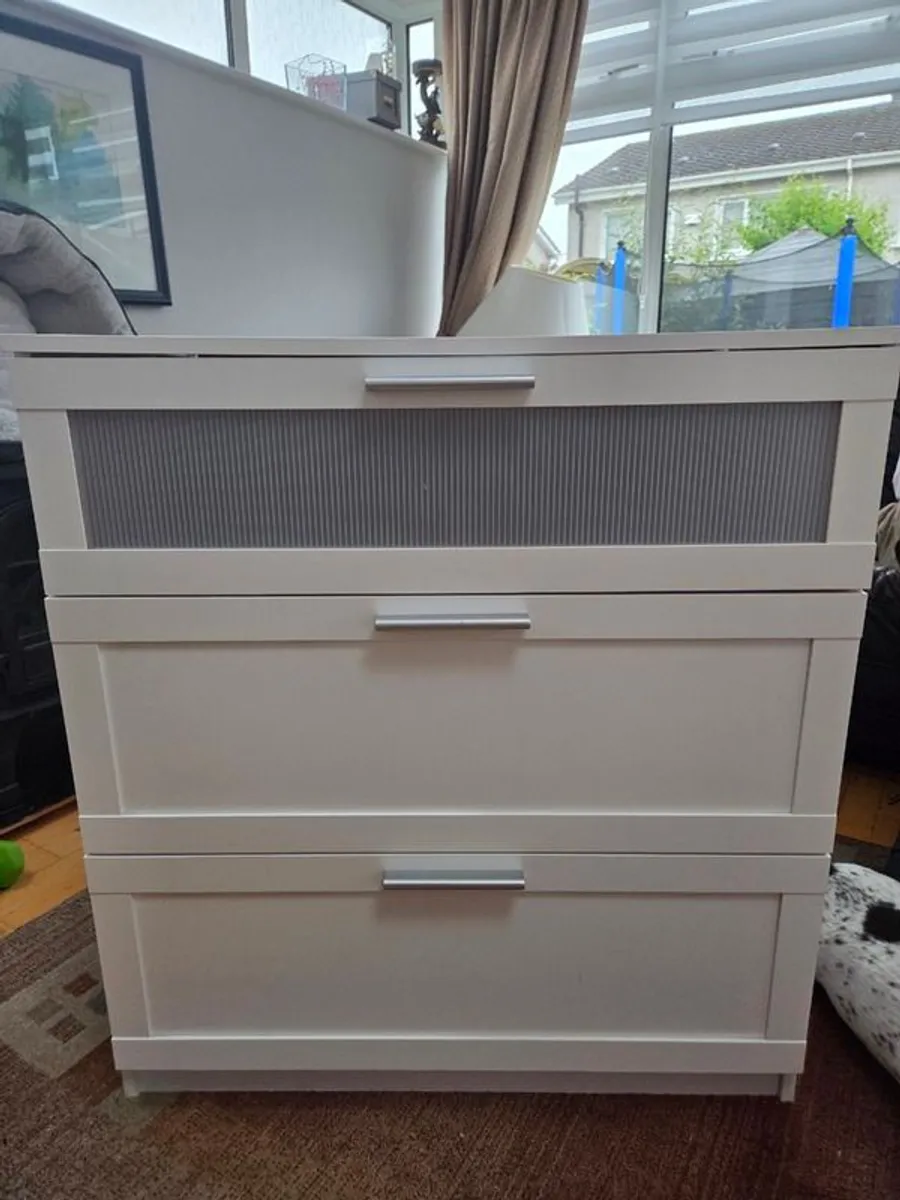 3 drawer brimnes chest of drawers - Image 4