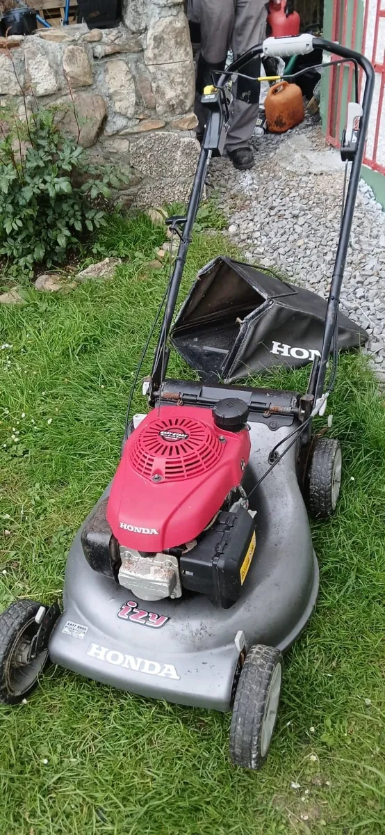 Honda Izzy Self Propelled Lawnmower. - Image 2