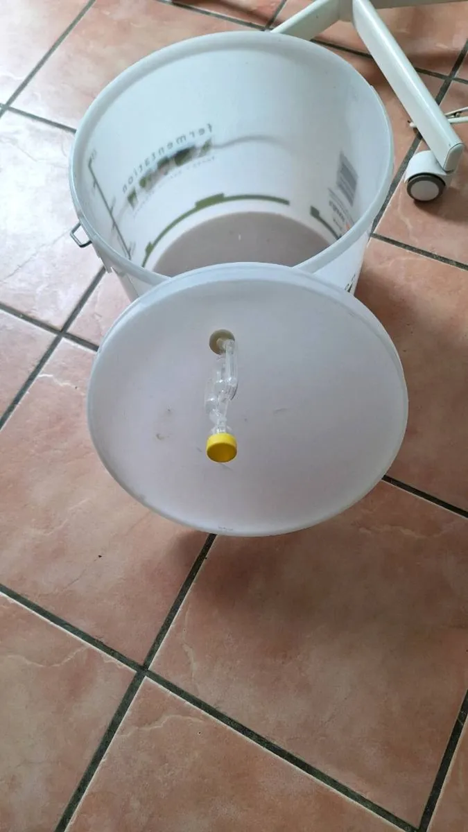 15L beer or wine fermentation bucket - Image 3