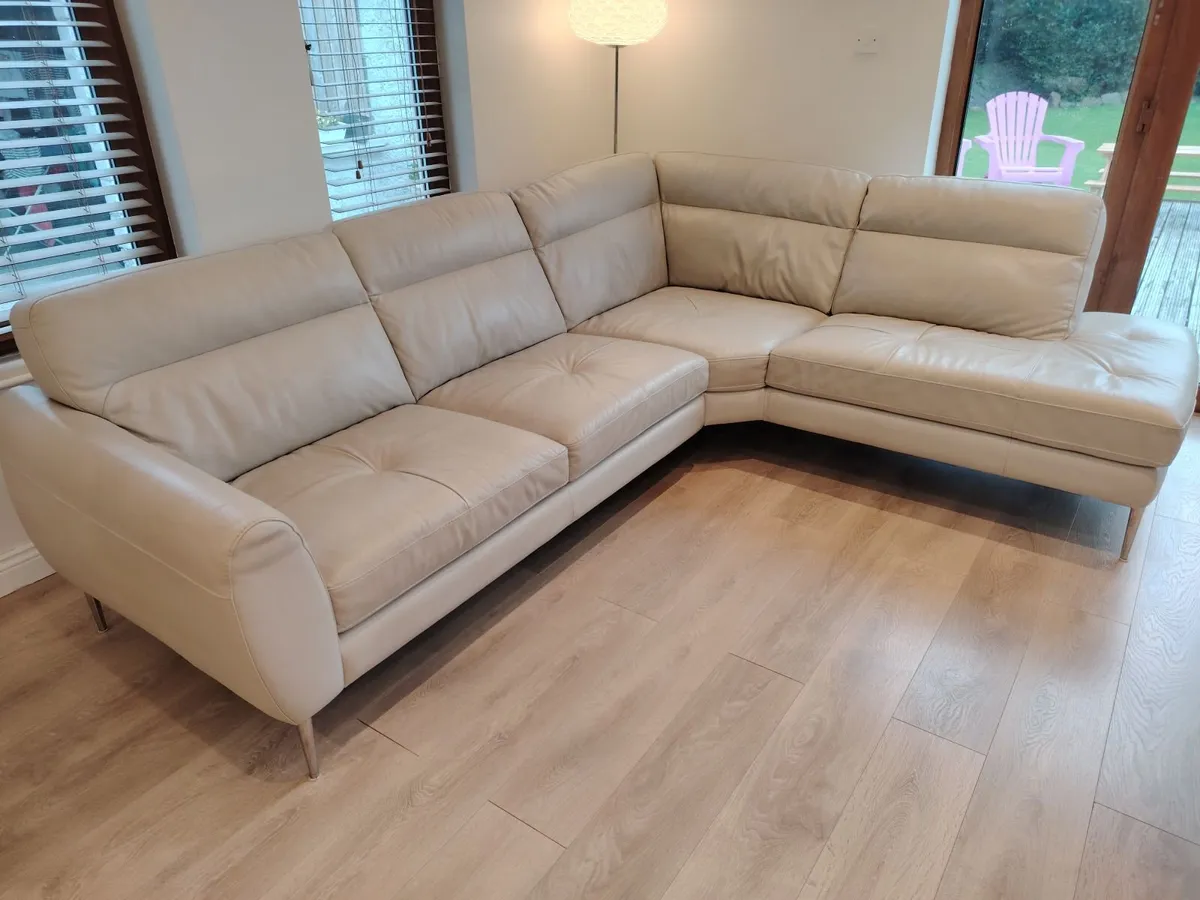 Italian leather Corner unit couch - Image 2