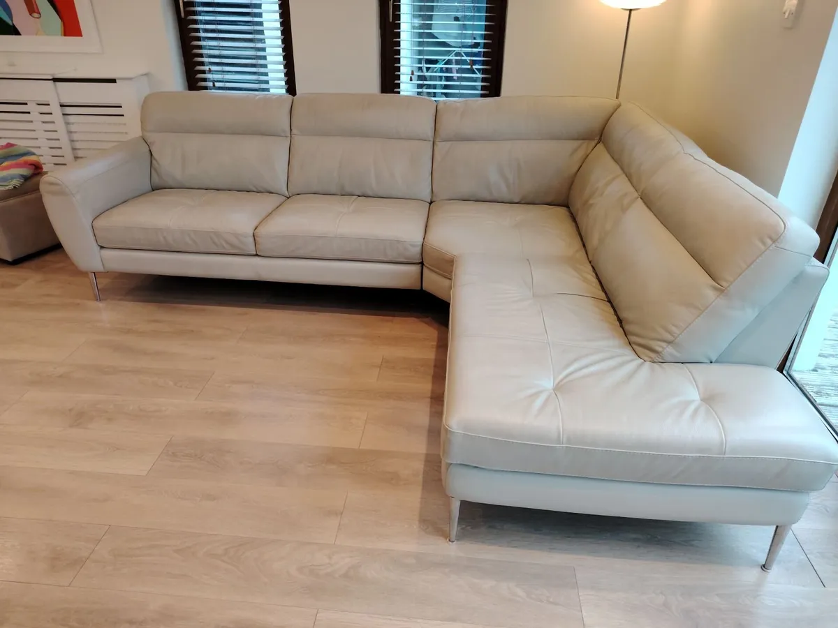 Italian leather Corner unit couch - Image 4