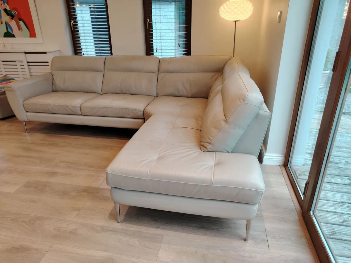 Italian leather Corner unit couch - Image 3