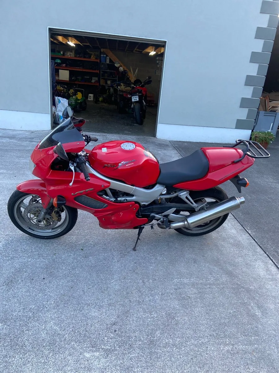 Honda VTR motorbike - Image 2