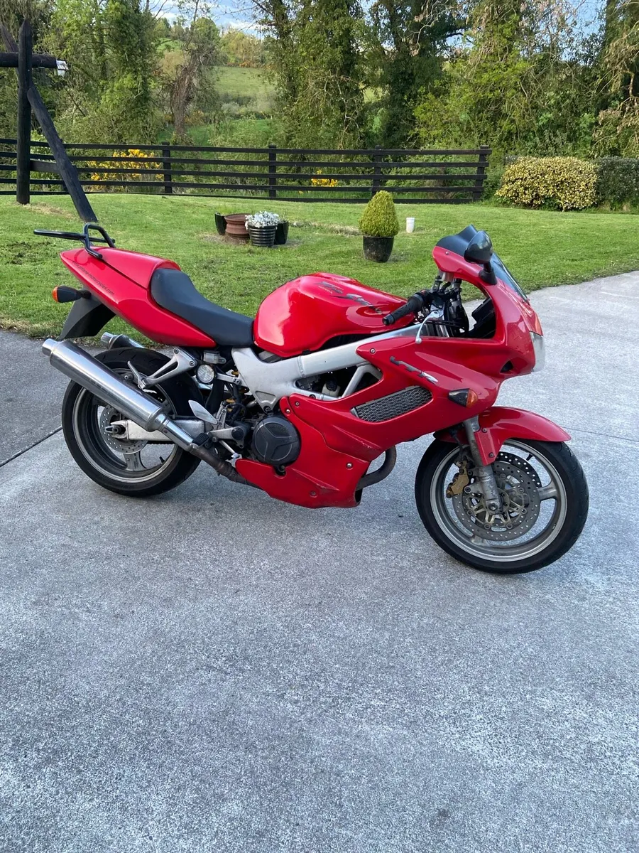Honda VTR motorbike - Image 1