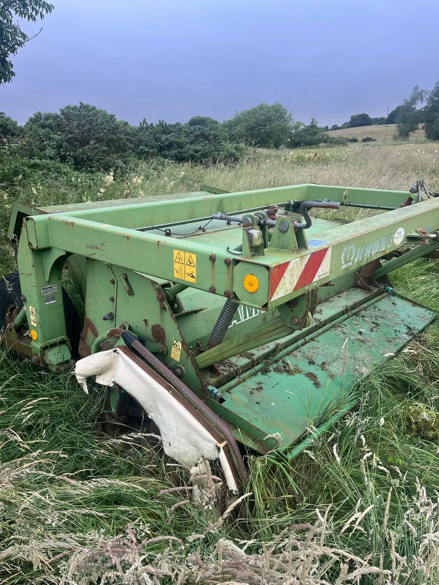 Krone 9ft trailed mower - Image 2