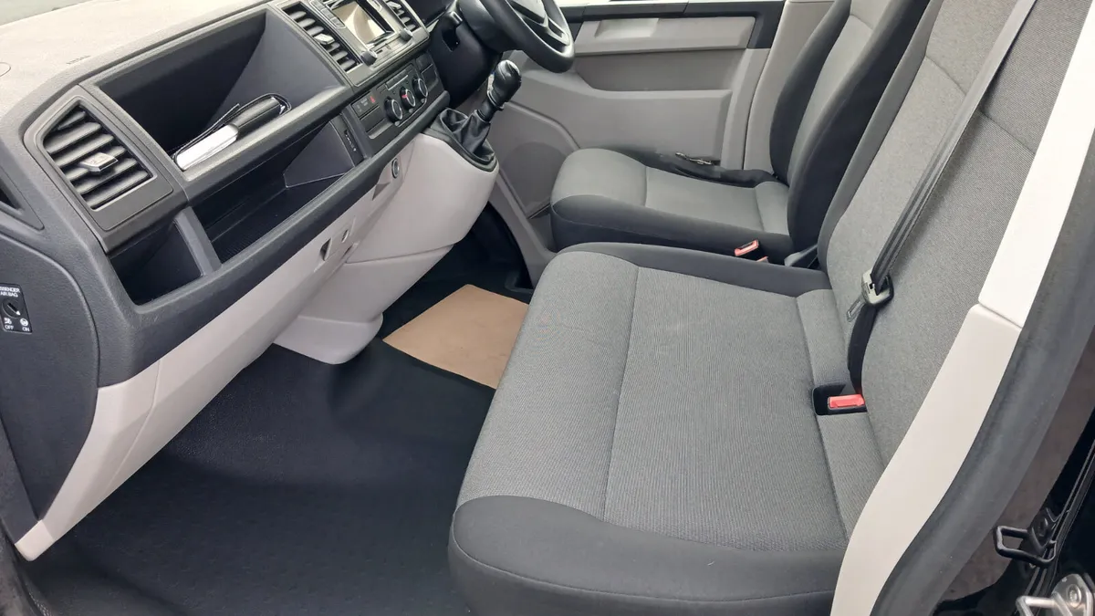 201 VW TRANSPORTER TWIN SIDE DOORS WITH A/C - Image 4