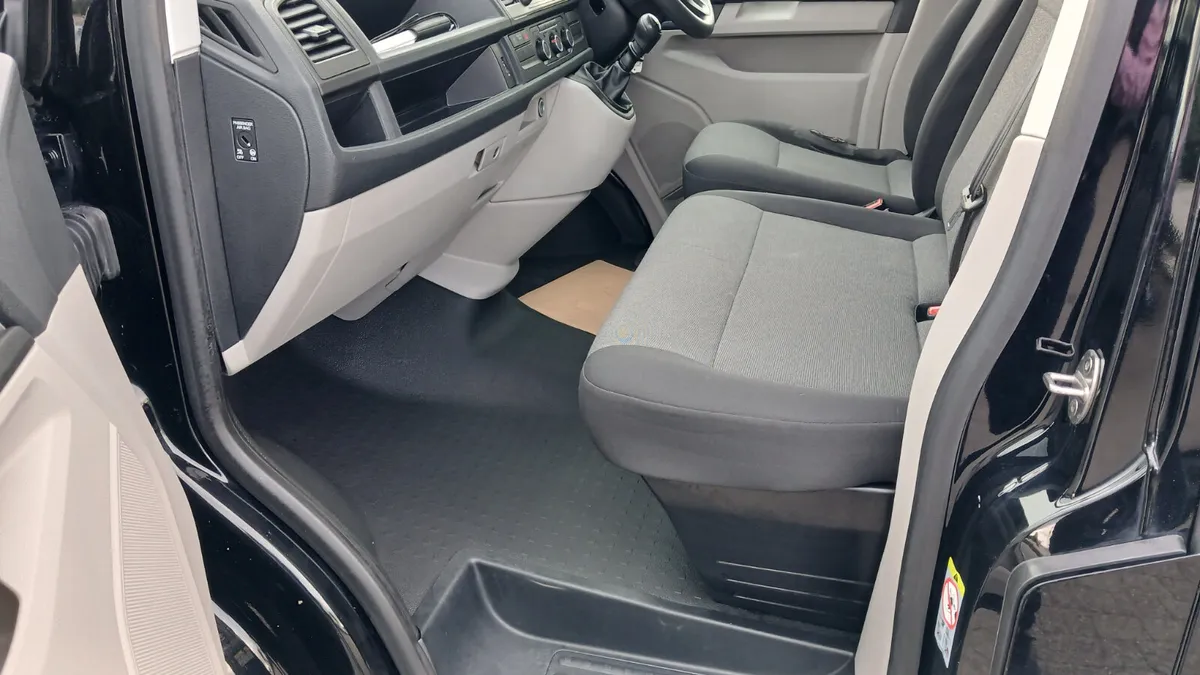 201 VW TRANSPORTER TWIN SIDE DOORS WITH A/C - Image 3