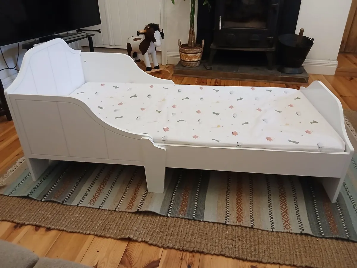 Toddler bed - Image 1