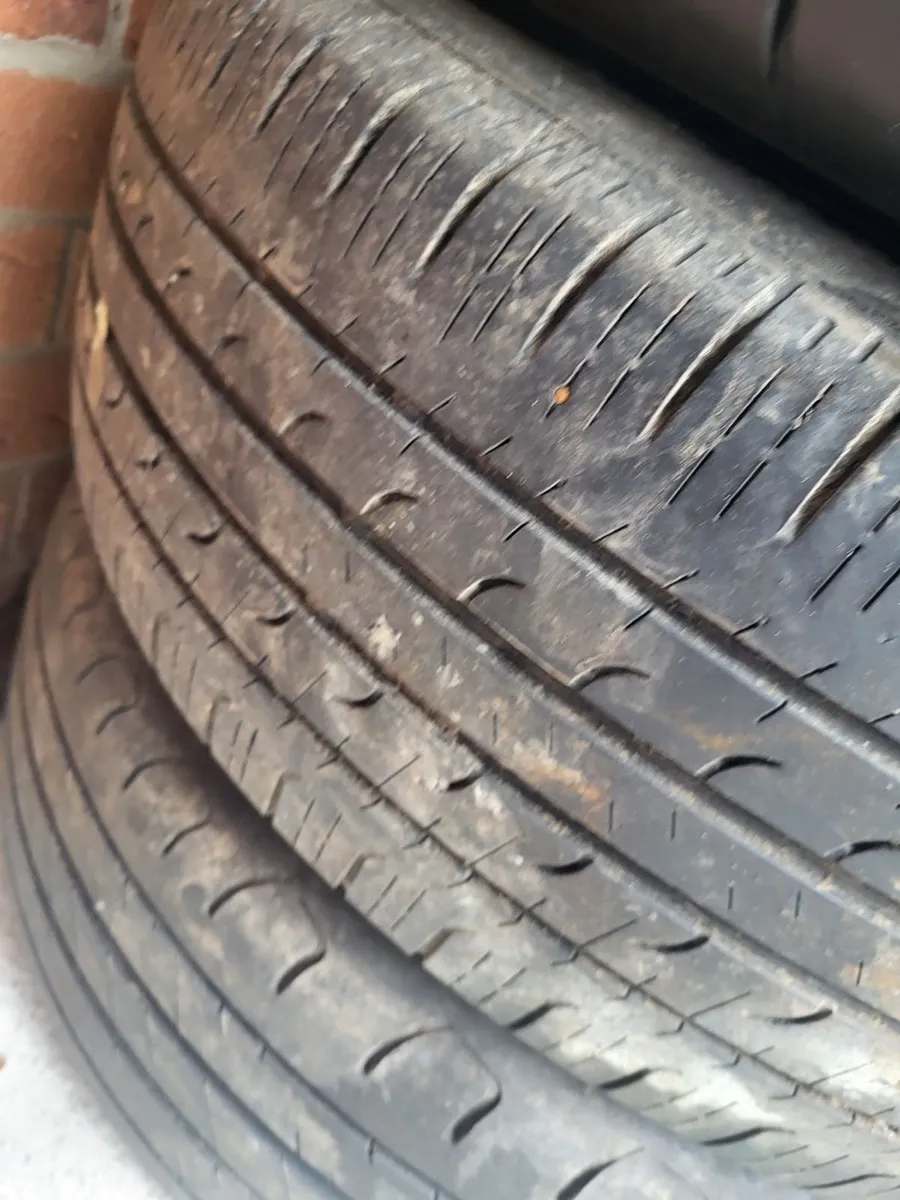 3 rims with tires to nissan xtrail 2016 - Image 1