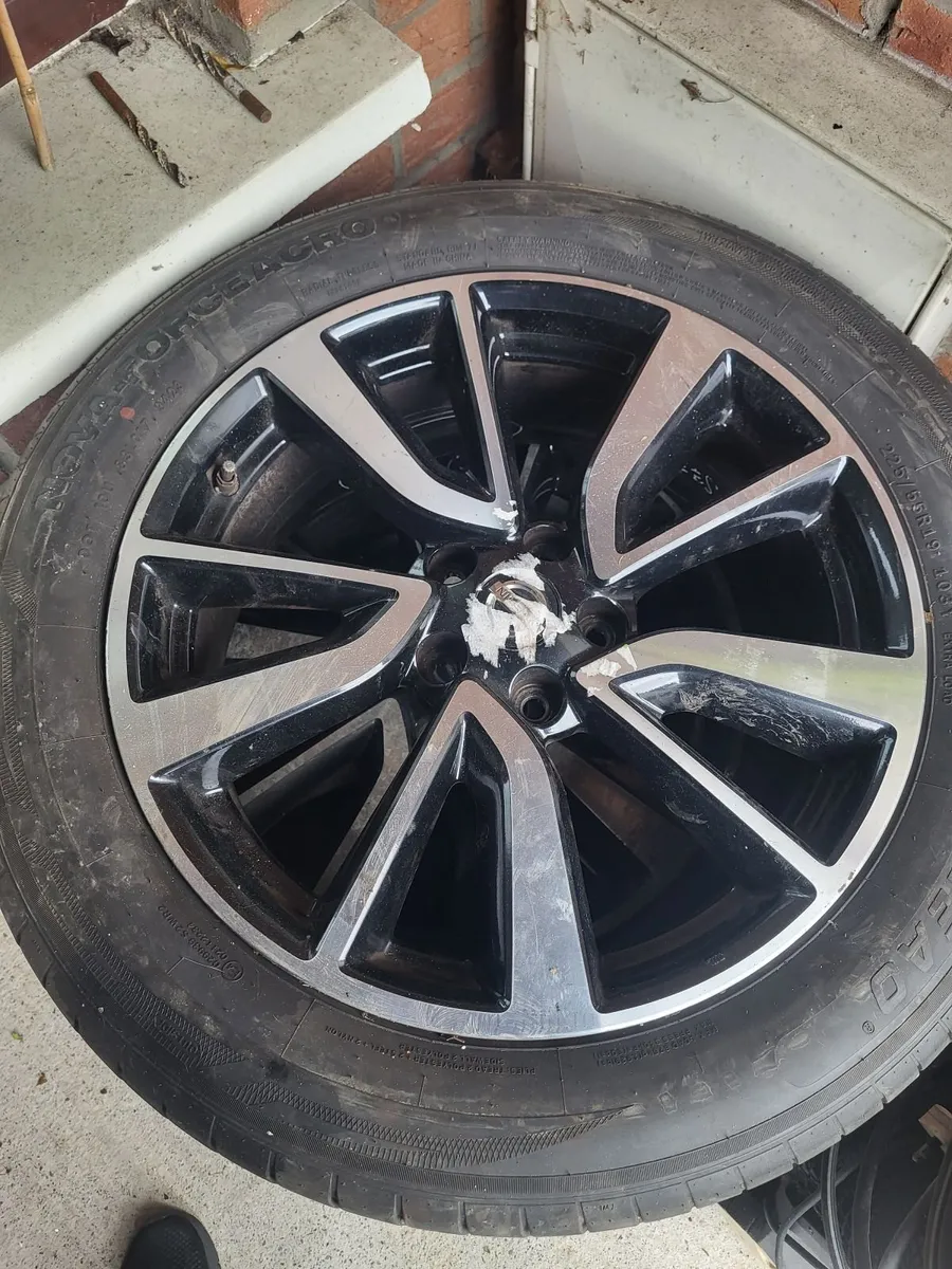 3 rims with tires to nissan xtrail 2016 - Image 3