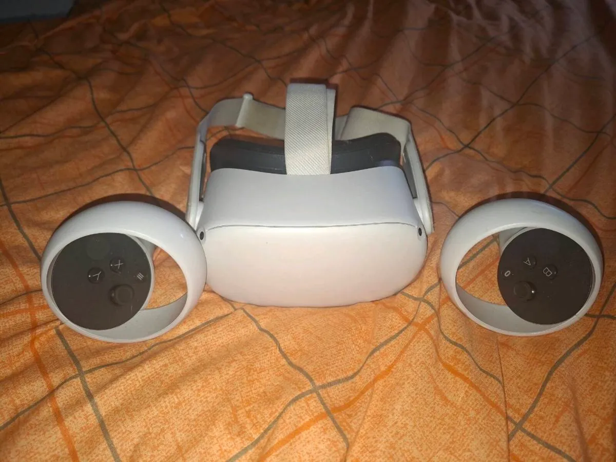 Meta quest 2 vr headset - Image 1