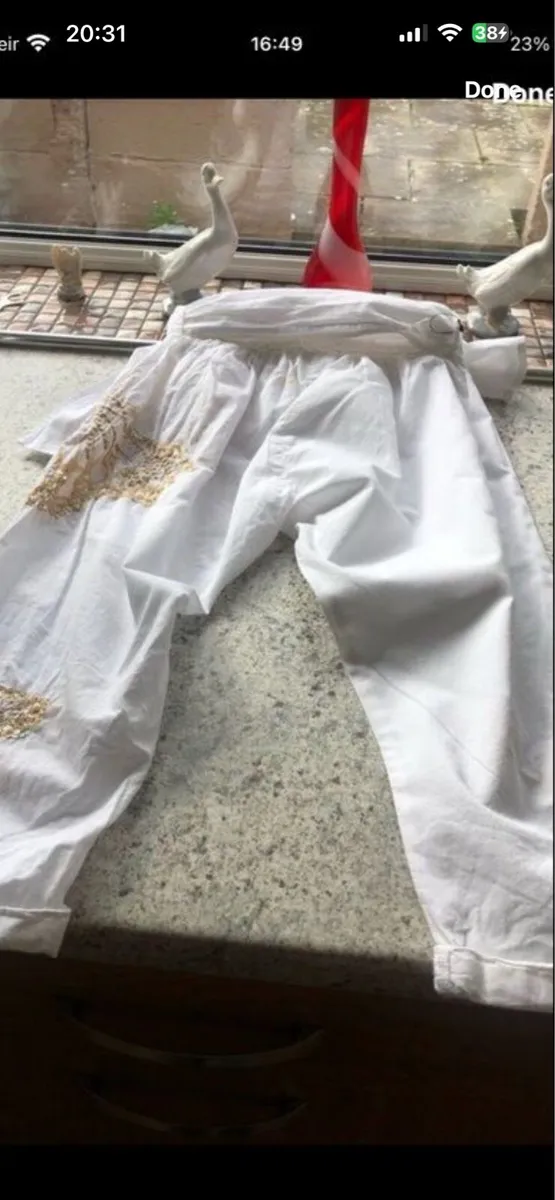 Girls BNWT trousers age 7 €8 - Image 2