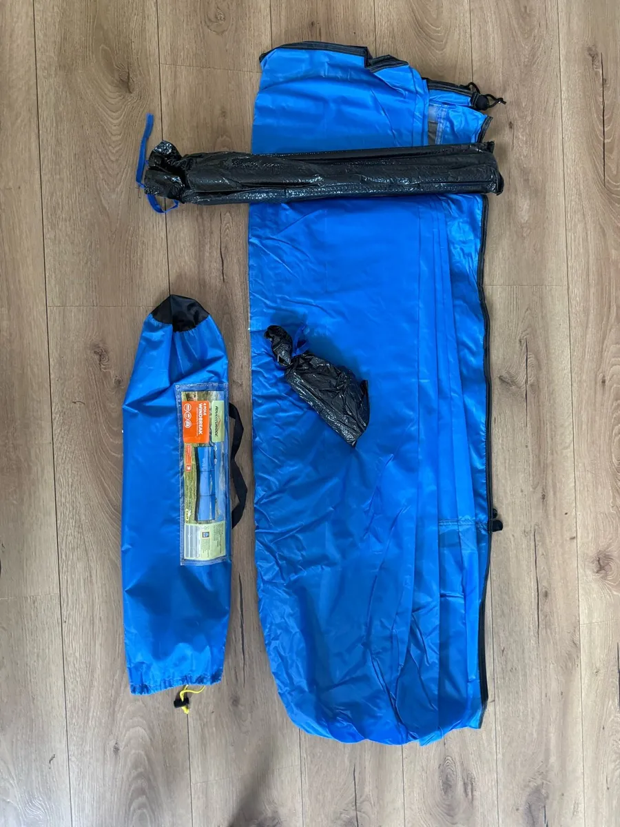 3 Panel Camping Windbreak with Poles & Carry Bag - Image 1