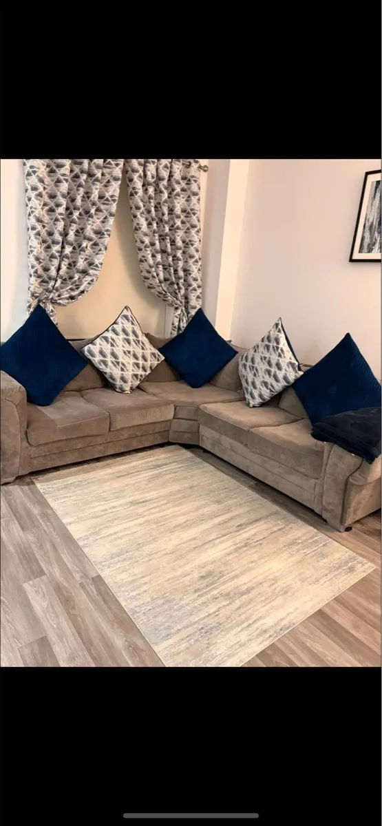 Corner sofa - Image 1