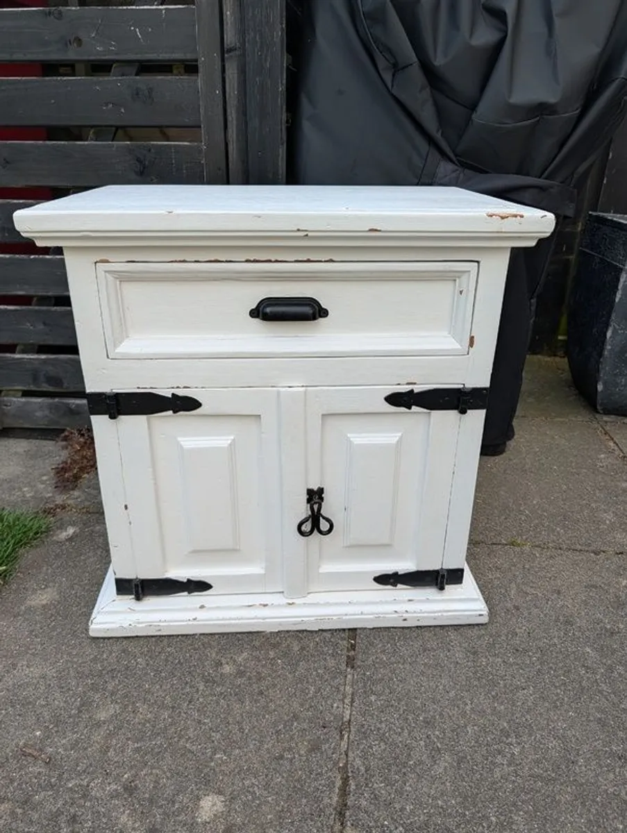 Small cabinet - Image 1