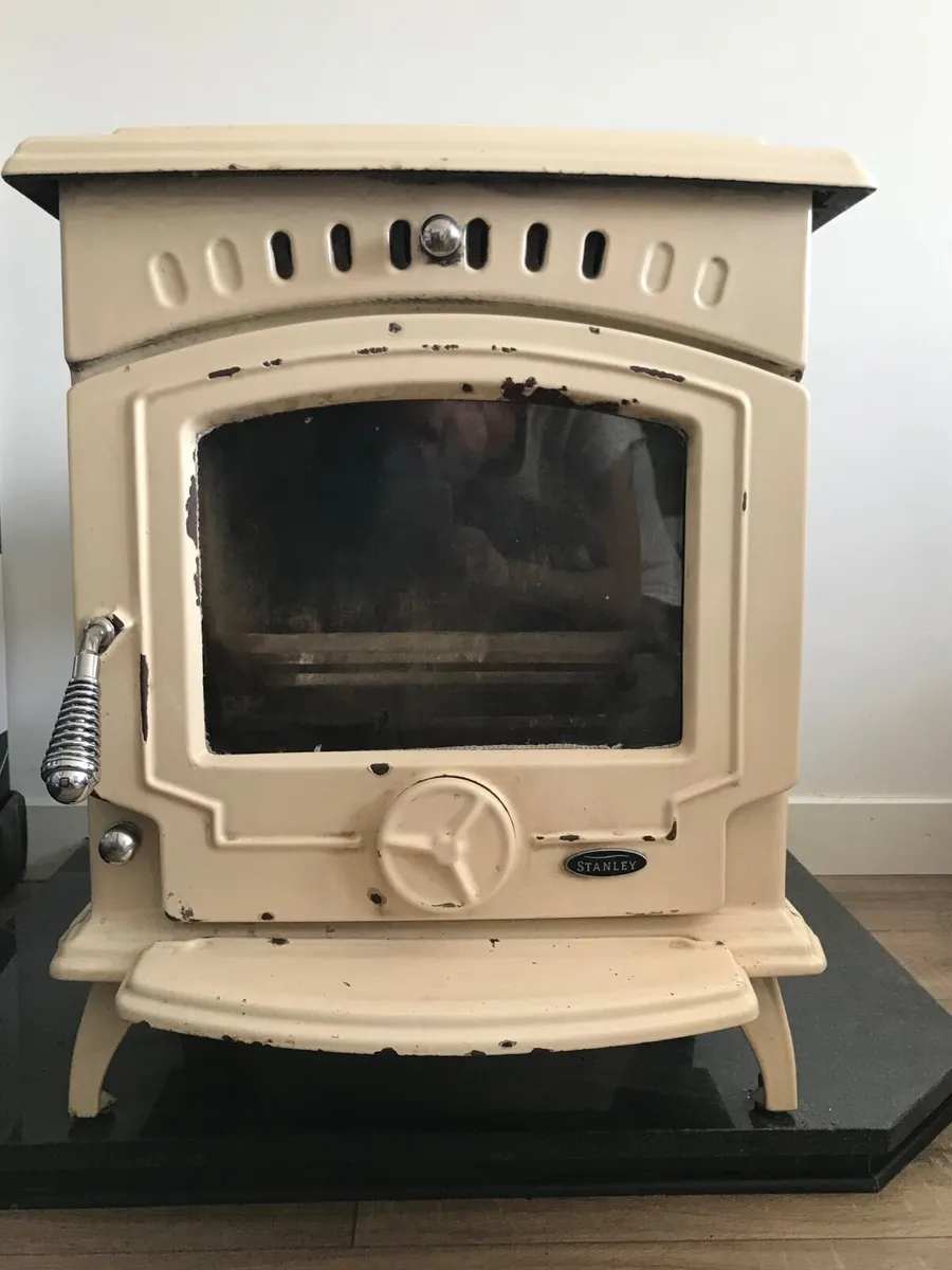 Stanley Multi-fuel Stove in Cream Enamel - Image 1