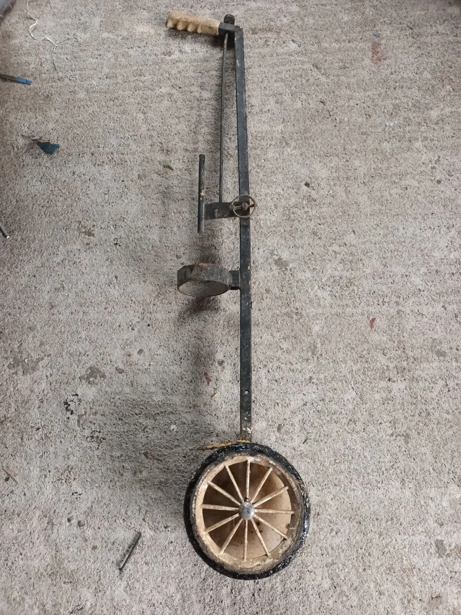 Two-Wheel Linemarker / Spray Paint Applicator - Image 1
