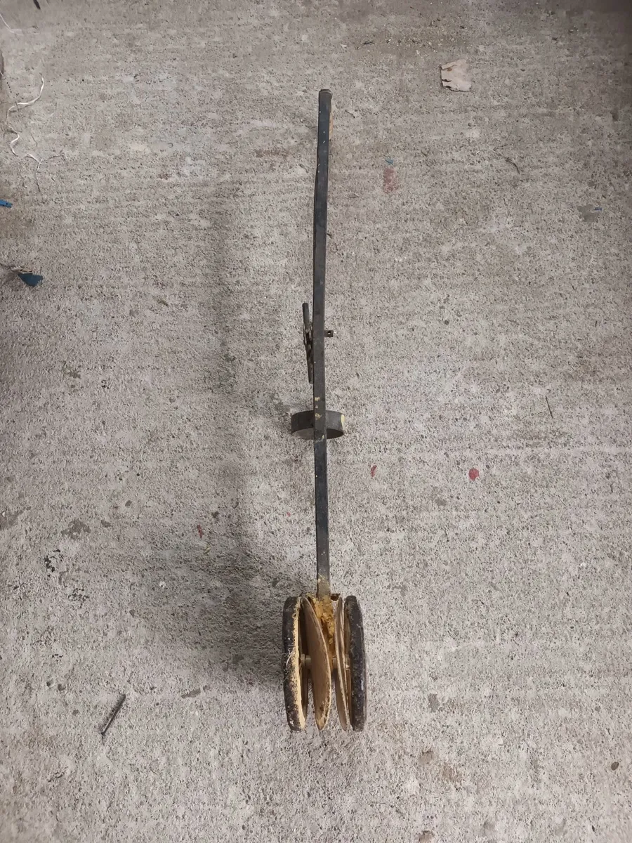 Two-Wheel Linemarker / Spray Paint Applicator - Image 4