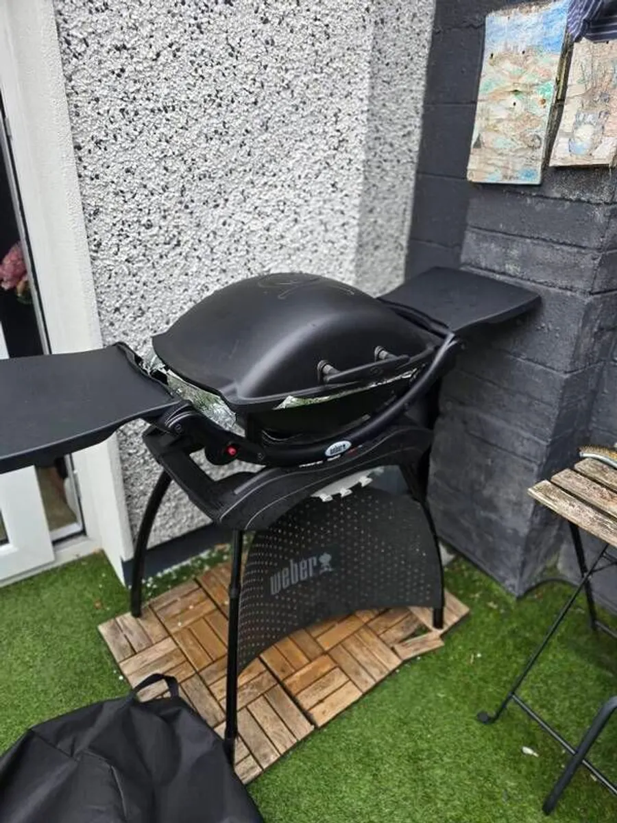 WEBER gas bbq - Image 1