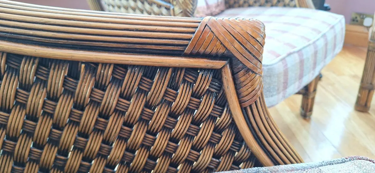 Stylish 4-piece Wicker Set - Image 1