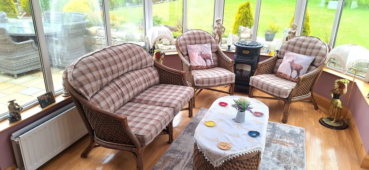 Stylish 4-piece Wicker Set - Image 2