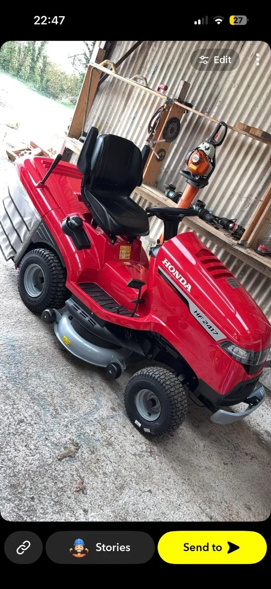 Ride on lawnmower - Image 1
