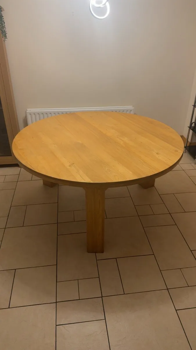 Dining table - Image 1