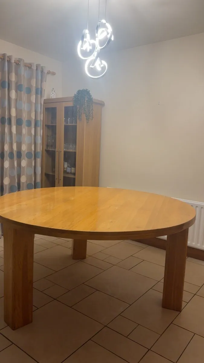 Dining table - Image 2