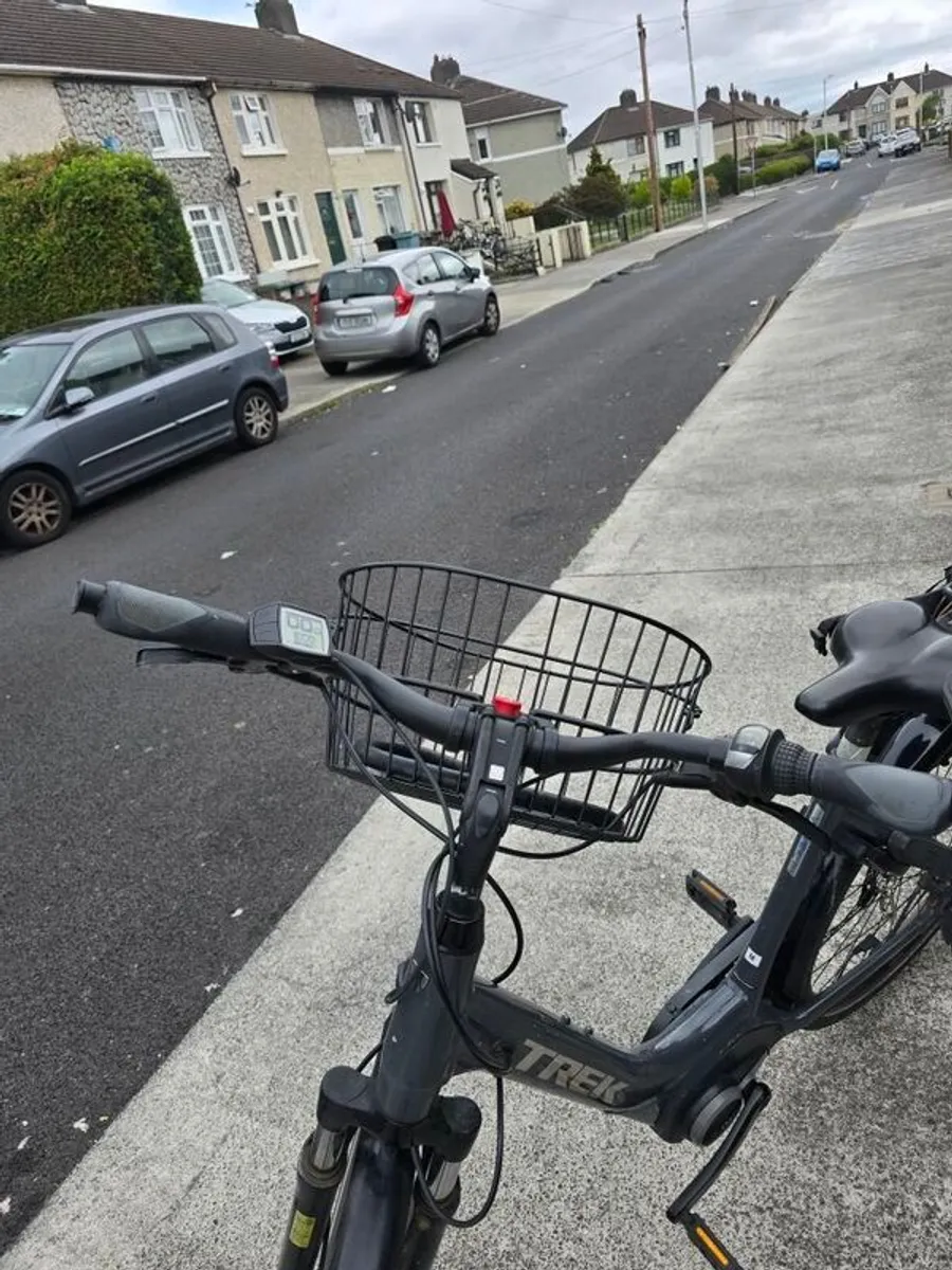 TREK electric bike with Bosch battery - Image 3