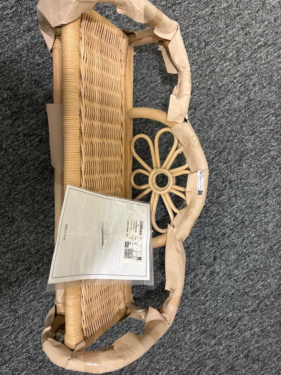 Children’s rattan shelf . - Image 1