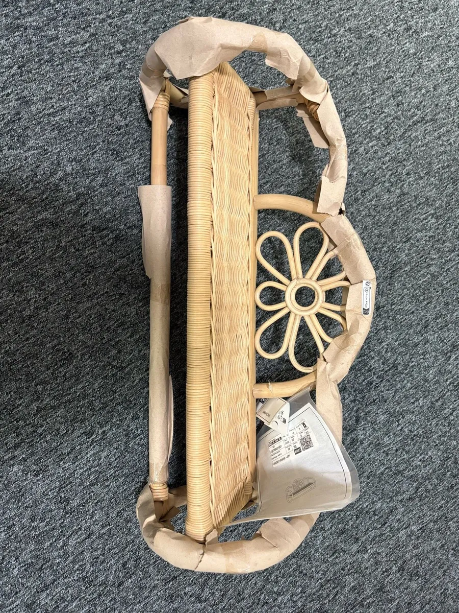Children’s rattan shelf . - Image 3
