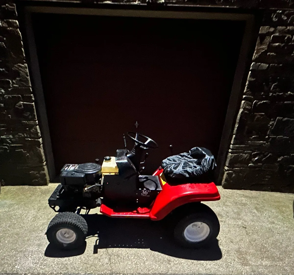 Garden tractor lawnmower - Image 1