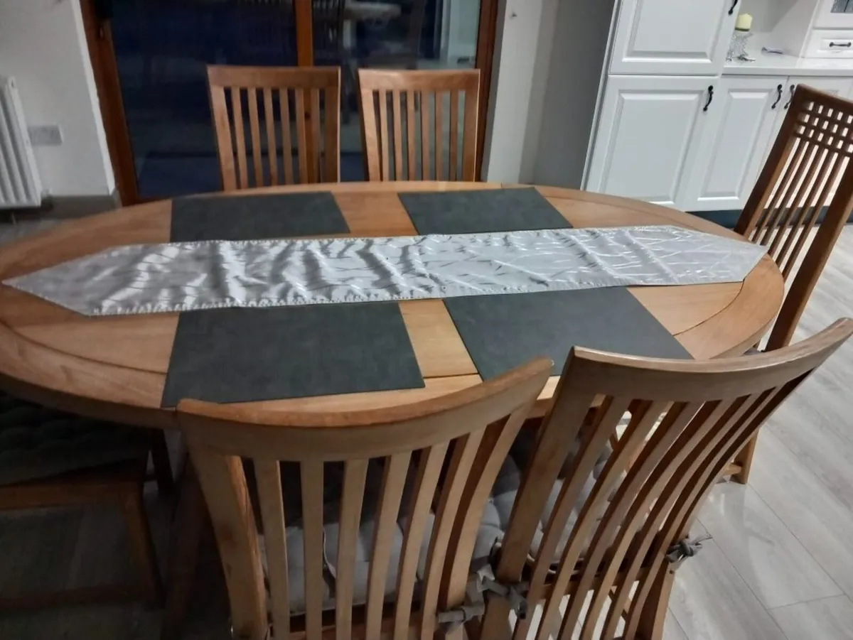 Table and 6 chairs - Image 3
