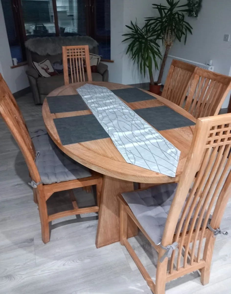 Table and 6 chairs - Image 4