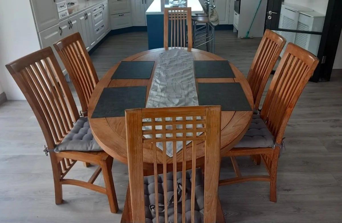 Table and 6 chairs - Image 2