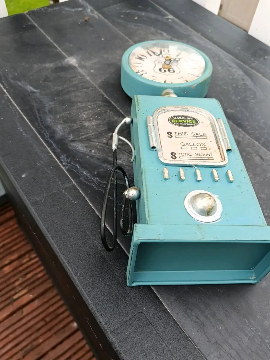 A pair of Decorative vintage Gas pump/clocks - Image 4