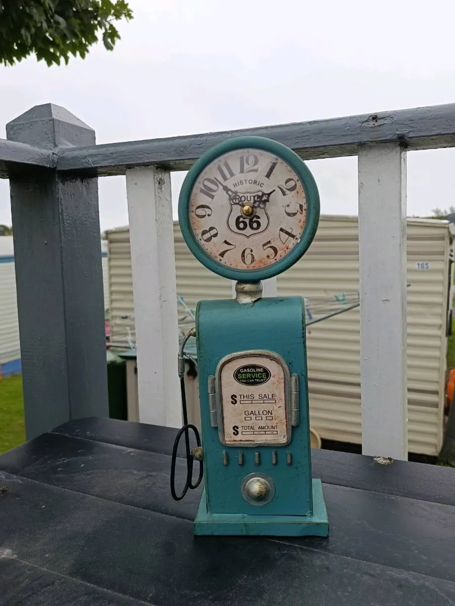 A pair of Decorative vintage Gas pump/clocks - Image 2